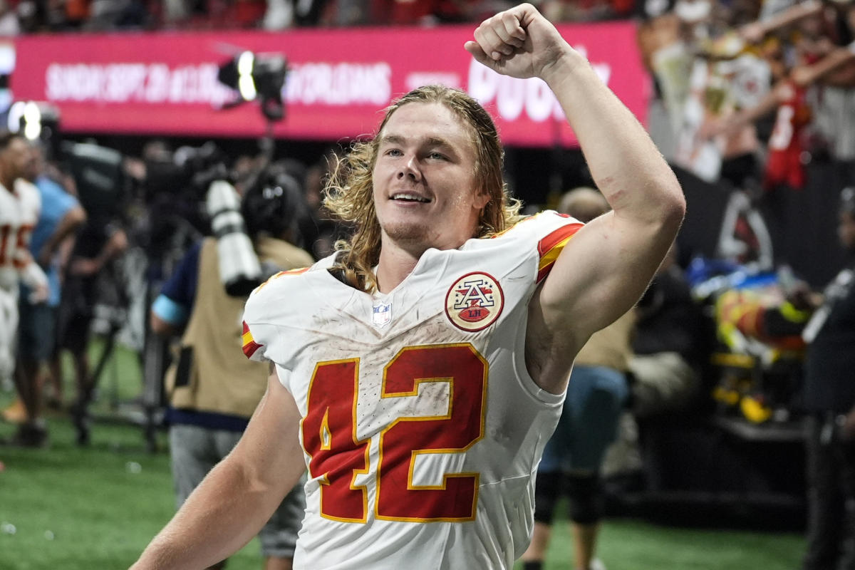 Chiefs rookie Carson Steele missed his sister’s wedding for his debut as a starting NFL running back