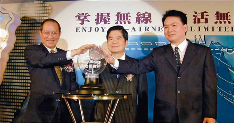 陳金龍（右）出售中華聯網寬頻公司的未上市股票，吸金數億元。（圖／報系資料照）