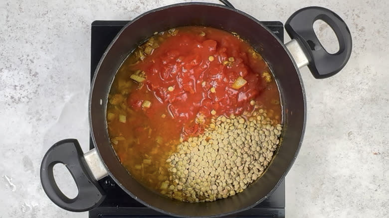 Lentils and tomatoes in pot