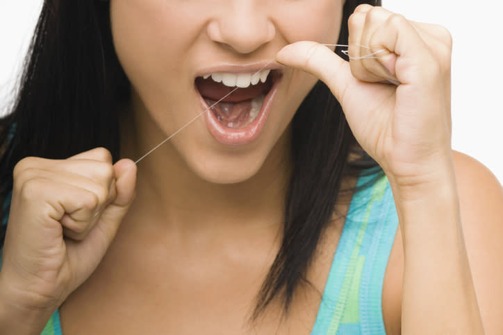 El uso del hilo dental ayuda a prevenir muchas enfermedades