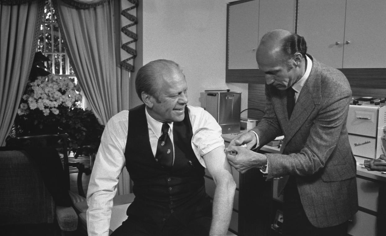 President Gerald Ford receives a swine flu vaccine from his White House physician, William Lukash, on Oct. 14, 1976. (Photo: <a href="https://www.fordlibrarymuseum.gov/images/avproj/pop-ups/B1874-07A.html" target="_blank">David Hume Kennerly/Courtesy Gerald R. Ford Library</a>)