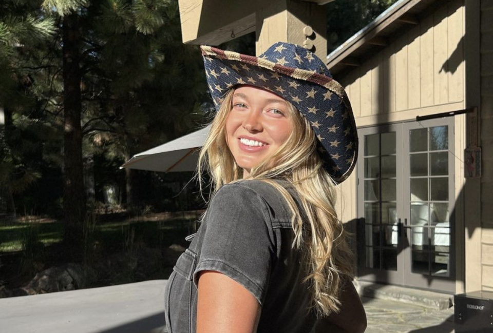 Emma Gretzky stuns in a blue and starry cowboy hat. (Instagram/@emiliagretzky)