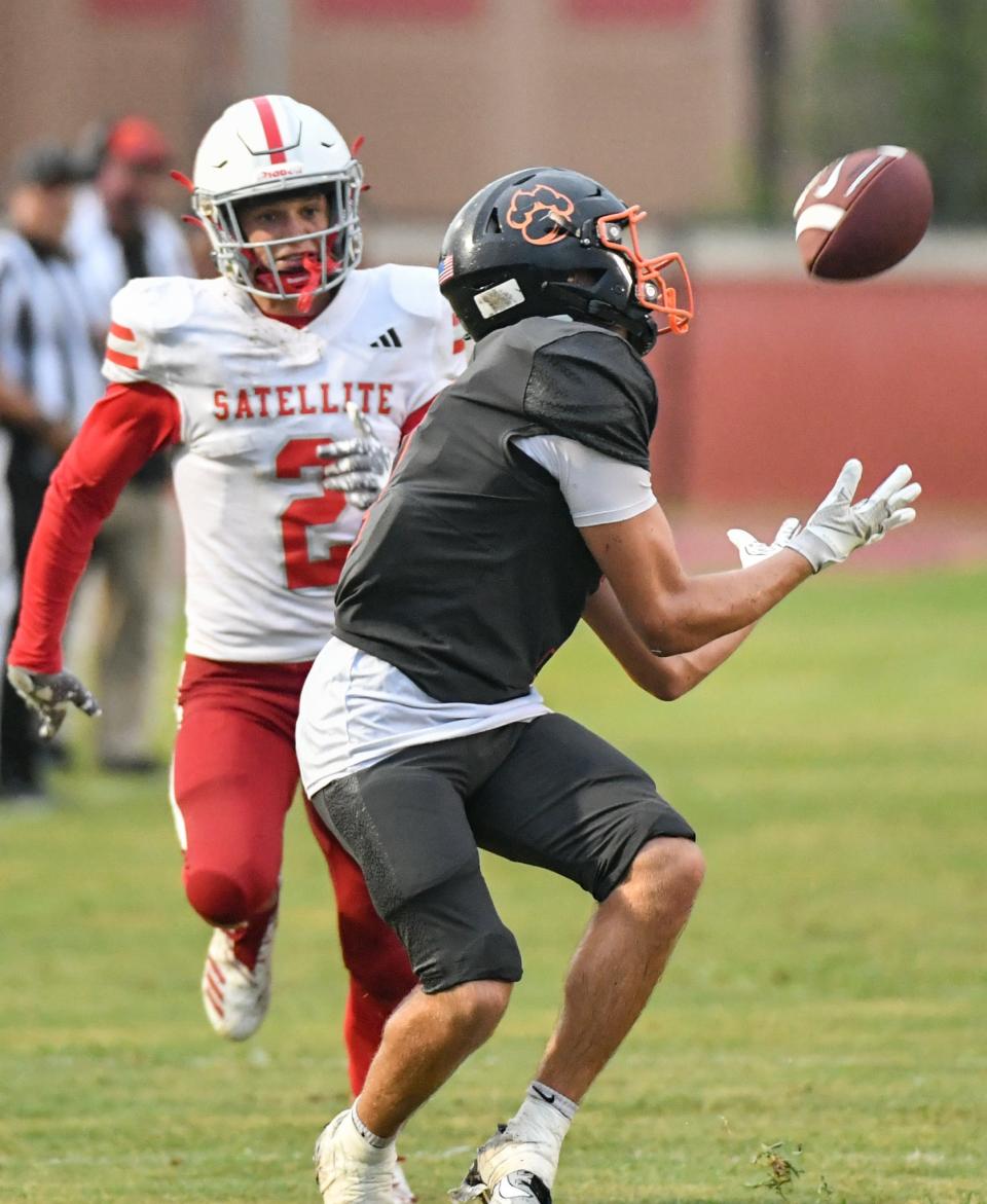 CJ Bragg of Cocoa catches a pass for touchdown against Satellite in the 2023 season opening football kickoff classic Thursday, August 17, 2023. Craig Bailey/FLORIDA TODAY via USA TODAY NETWORK