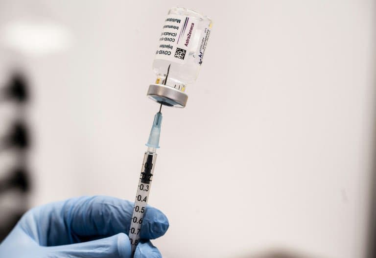 Préparation d'une injection avec le vaccin AstraZeneca à Copenhague le 11 février 2021 - Liselotte Sabroe © 2019 AFP