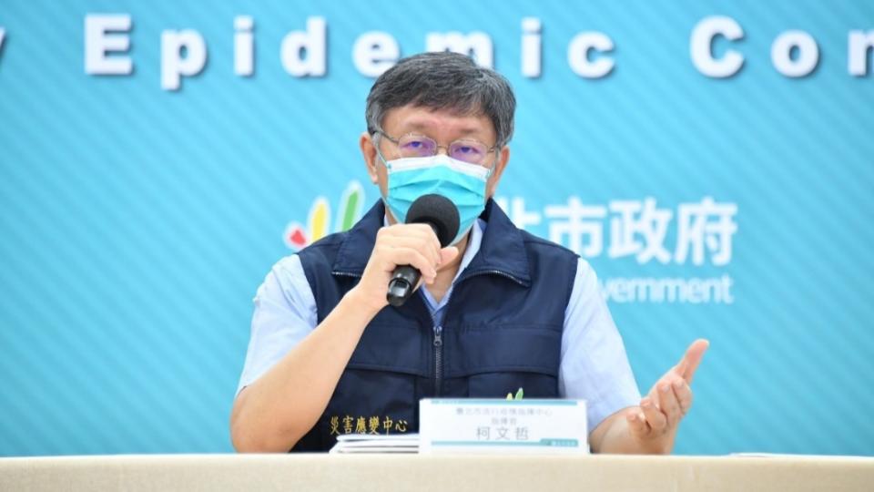 外界批評台北市施打疫苗速度比較慢，柯文哲回應中央寄放的850瓶是有指定施打對象的，由中央控管速度。（圖／台北市政府提供）
