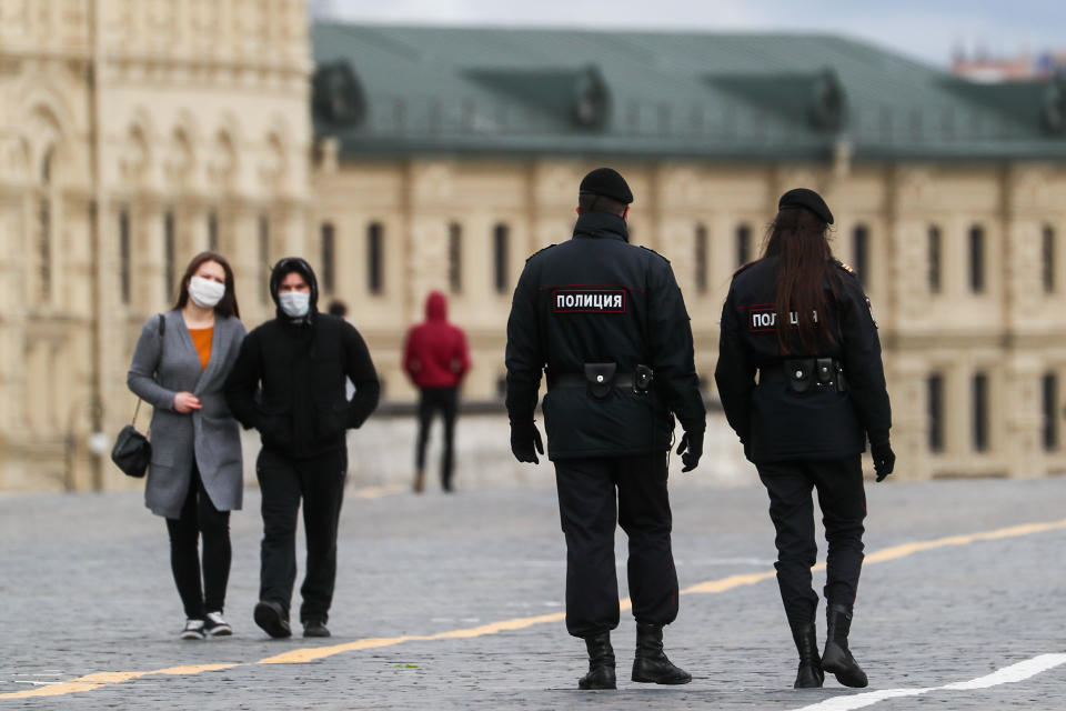 MOSCOW, RUSSIA - MAY 18, 2020: Police officers and citizens seen in Red Square. The self-isolation regime in Russia is extended until 31 May in order to prevent the spread of the novel coronavirus. Alexander Shcherbak/TASS (Photo by Alexander Shcherbak\TASS via Getty Images)