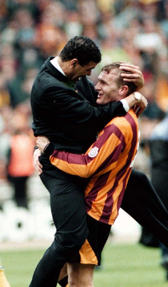 Kamara celebrates winning promotion as Bradford boss in 1996 