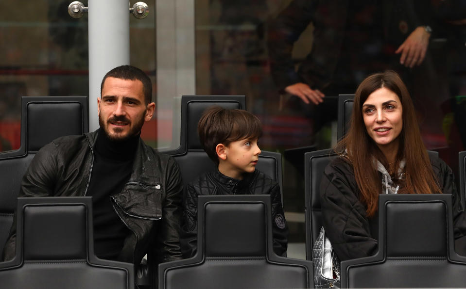 MILAN, ITALY - APRIL 15:  Leonardo Bonucci of AC Milan with his son Lorenzo Bonucci and wife Martina Maccari before the serie A match between AC Milan and SSC Napoli at Stadio Giuseppe Meazza on April 15, 2018 in Milan, Italy.  (Photo by Marco Luzzani/Getty Images)