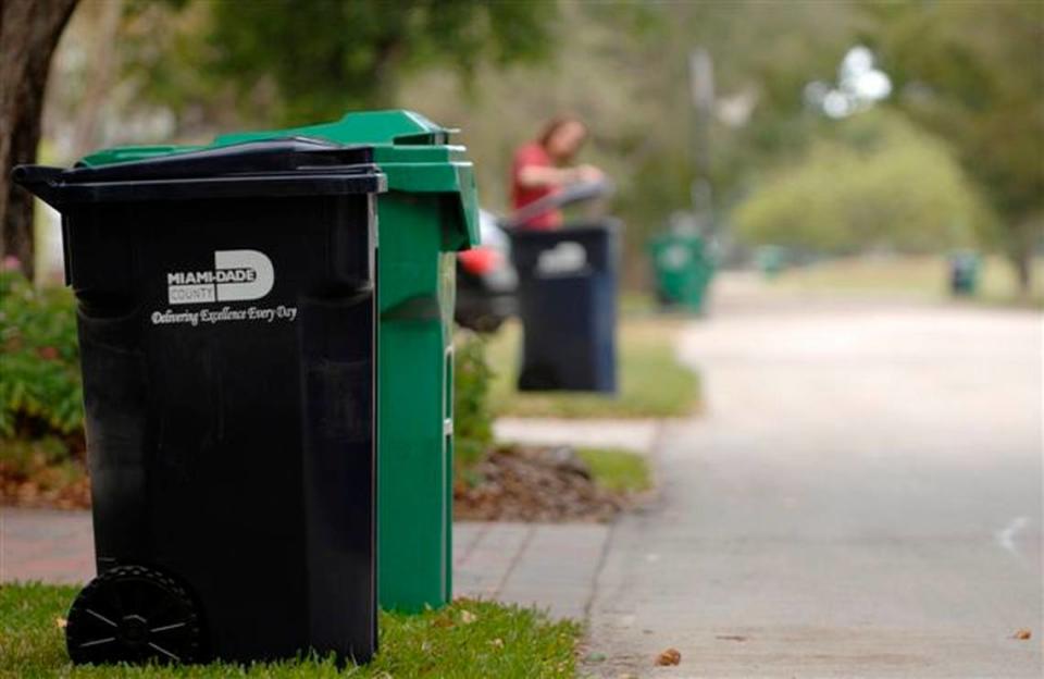 Si la Administración de Desechos Sólidos de Miami-Dade recoge su basura los lunes, no se moleste en sacar los contenedores el Día de MLK. Miami-Dade Solid Waste Management