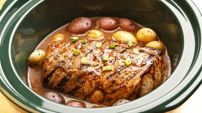 Slow cooker gravy with meat and potatoes