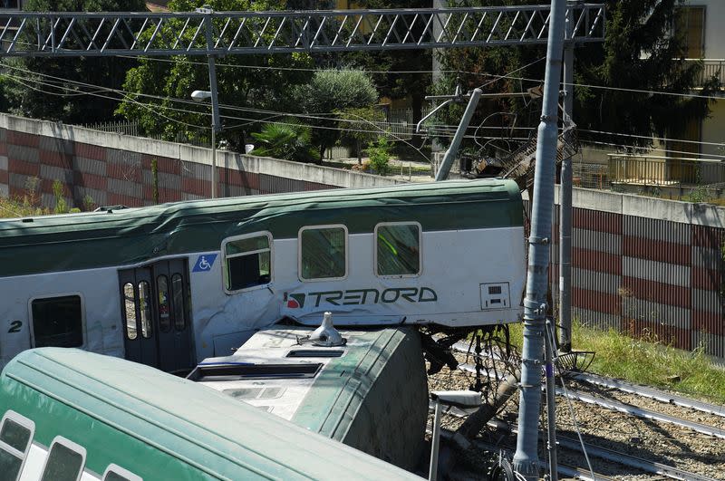 Train derails in Carnate