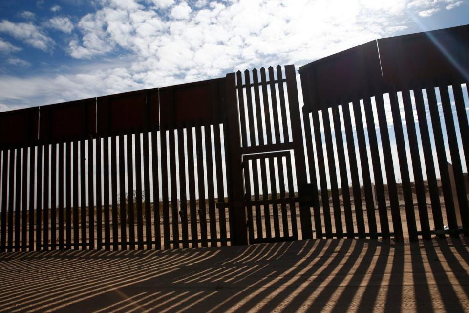 Muro fronterizo en el lado californiano cerca del poblado de Yuma, Ariz. (Foto: Eric Thayer para Yahoo News)