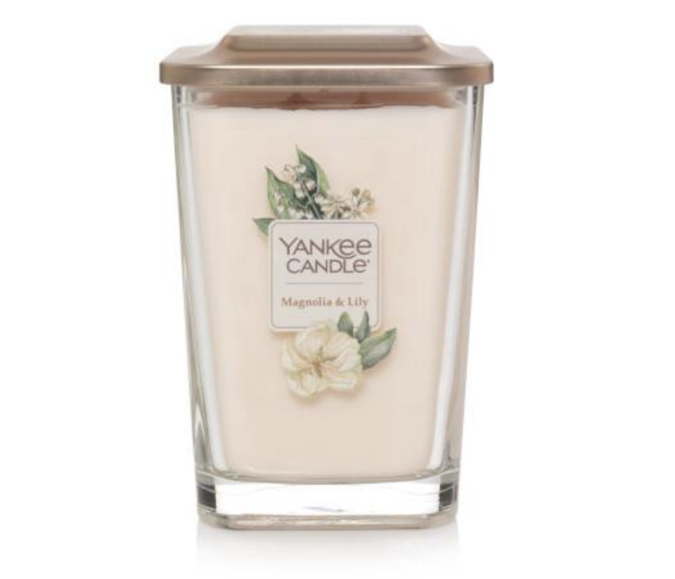 Fans of florals — this one is for you. (Photo: Yankee Candle)