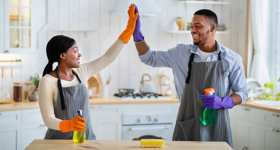 Es ist an der Zeit, deine Reinigungsmethoden zu überdenken. (Getty Images)
