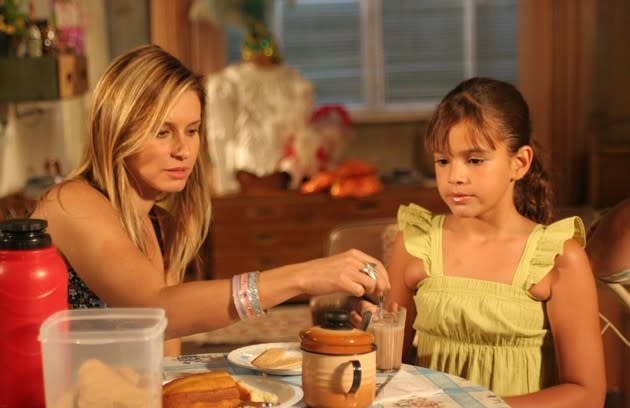 <p>Em “América”, Bruna Marquezine viveu Maria Flor, a filha cega de Islene (Paula Burlamaqui), do núcleo suburbano da novela de 2005.</p>