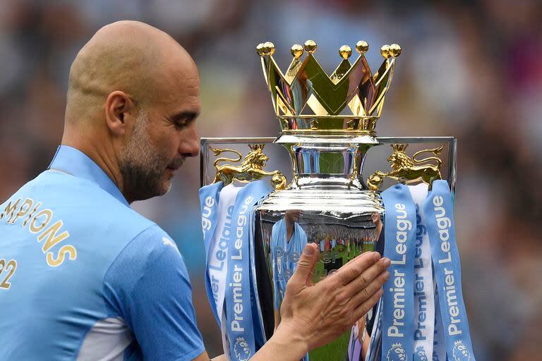 El español 'Pep' Guardiola ya ganó cinco Premier League al mando de Manchester City; es el defensor del título en la temporada