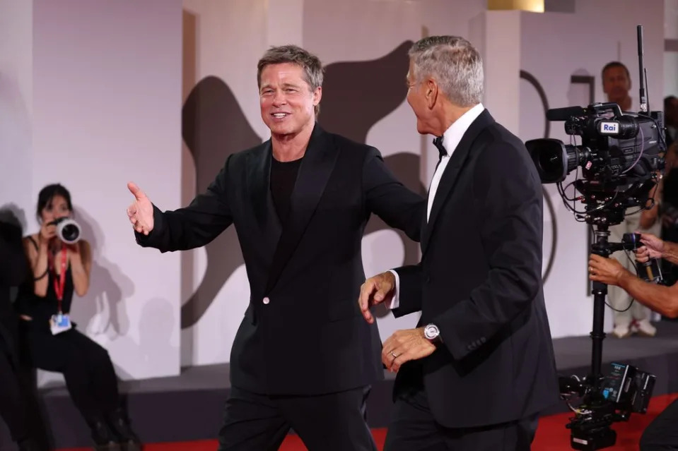 Brad Pitt y George Clooney asisten al estreno de 'Wolfs' en el Festival de Venecia el 1 de septiembre de 2024 