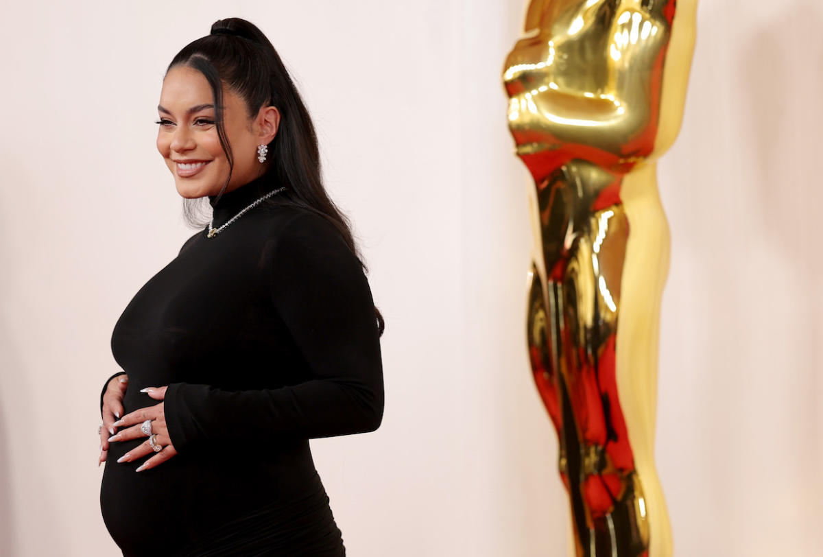 Vanessa Hudgens Reveals Pregnancy on Oscars Red Carpet