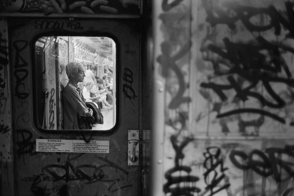 Richard Sandler’s ‘The Eyes of The City’ — photos of street life in Boston and New York, 1977-2001