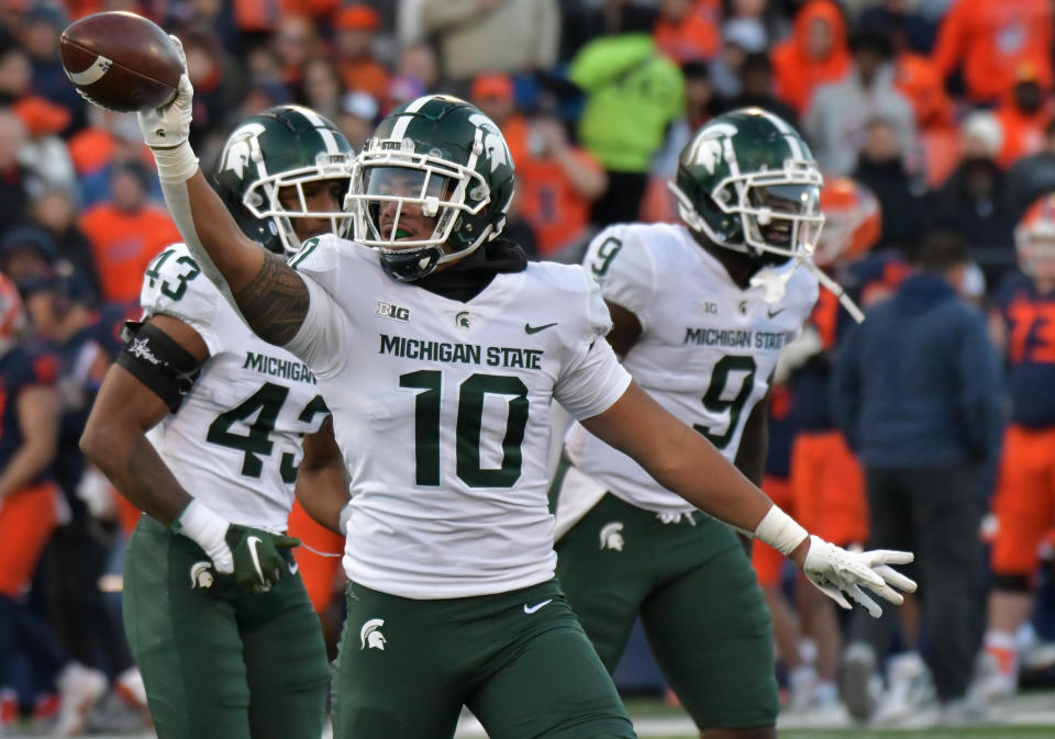 Nov. 5, 2022; Champaign, Illinois; Michigan State Spartans linebacker Ma’a Gaoteote (10) recovers a fumble against the Illinois Fighting Illini during the second half at Memorial Stadium. Ron Johnson-USA TODAY Sports