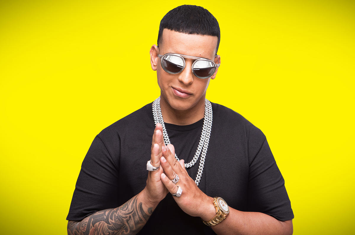 Daddy Yankee gives poor kids Christmas treat