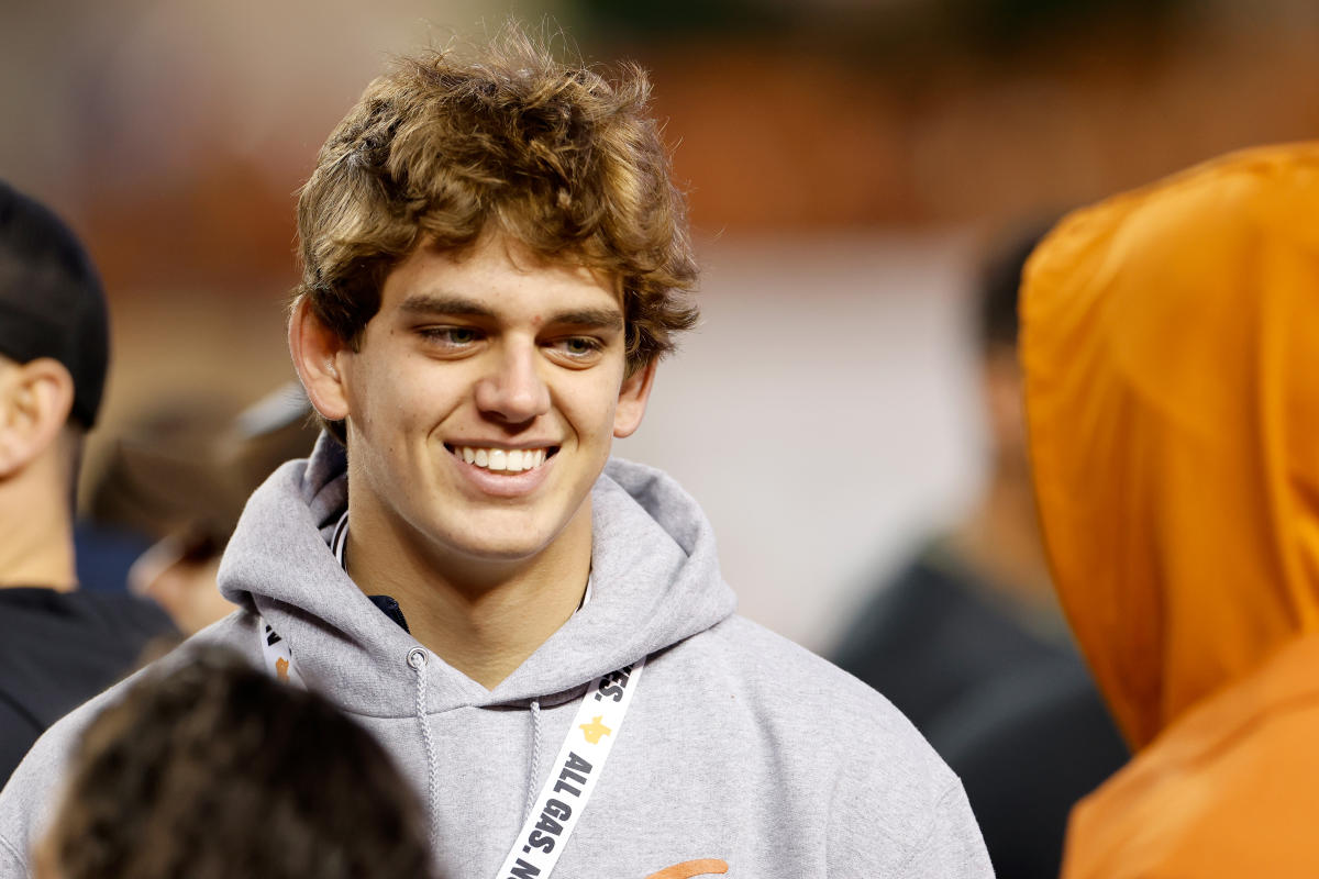 Texas Longhorns QB Quinn Ewers 'Whole New Person' After Haircut