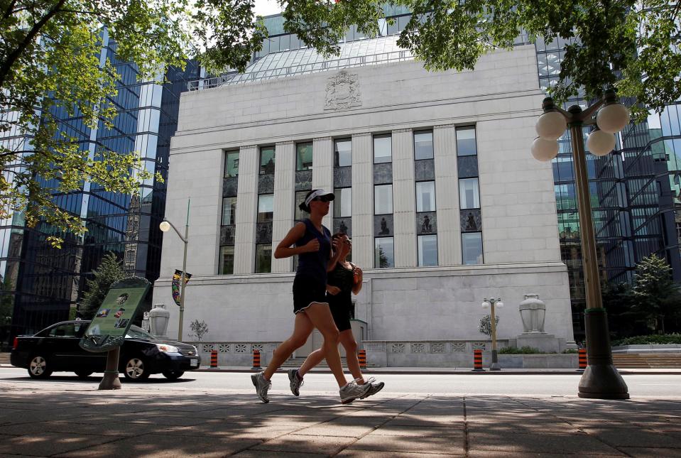 Joggers run past the Bank of Canada building in Ottawa July 17, 2012. (Reuters)