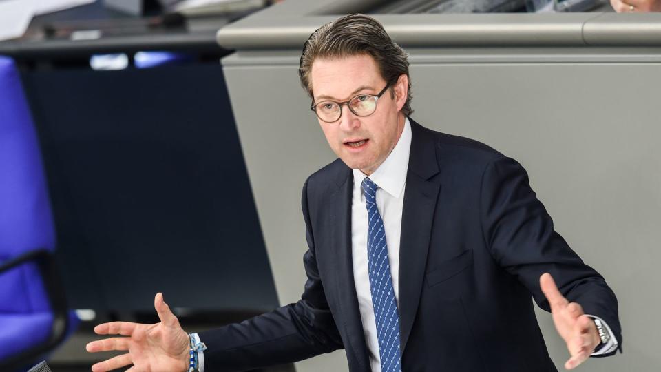 Andreas Scheuer (CSU), Bundesverkehrsminister, spricht im Bundestag.