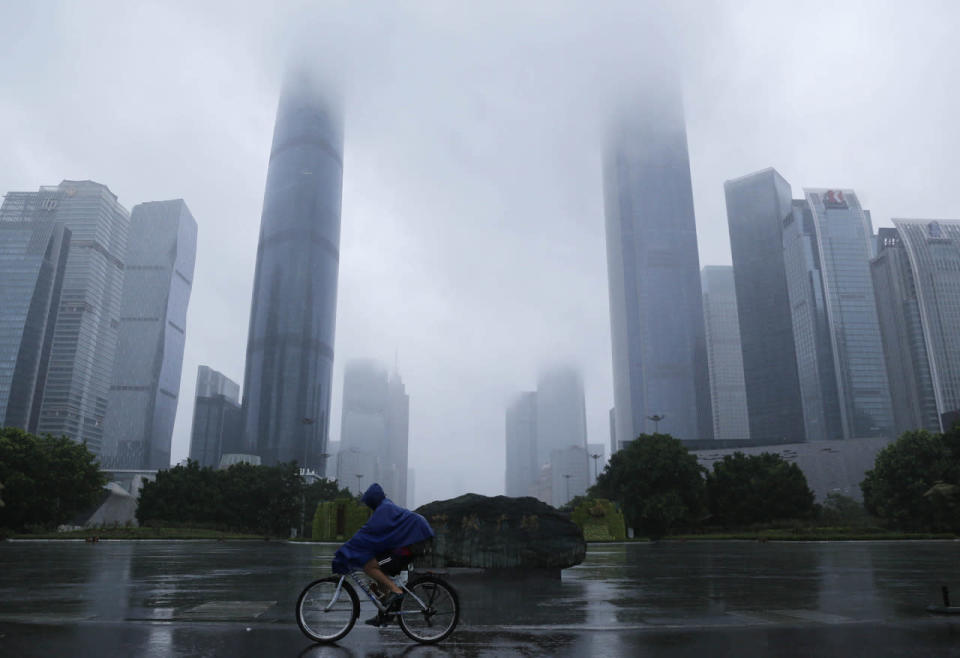 Typhoon Nida hits Hong Kong and southern China