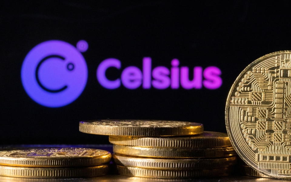 Le logo du réseau Celsius et des représentations de crypto-monnaies sont visibles sur cette illustration prise le 13 juin 2022. REUTERS/Dado Ruvic/Illustration