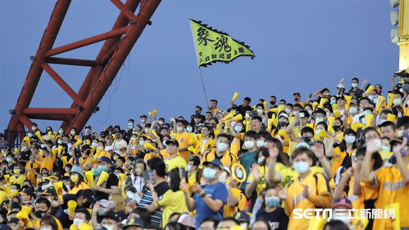 Fans des frères CITIC.  (Photo d'archives/Photographie du journaliste Liu Yanchi)