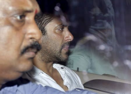 Bollywood actor Salman Khan (R) sits in a car as he leaves a court in Mumbai, India, May 6, 2015. REUTERS/Shailesh Andrade