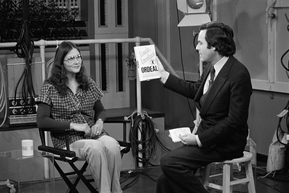 NEW YORK - FEBRUARY 6: Linda Lovelace being interviewed by Stanley Siegel on THE STANLEY SIEGEL SHOW.  Image dated February 6, 1980.  (Photo by CBS via Getty Images) 