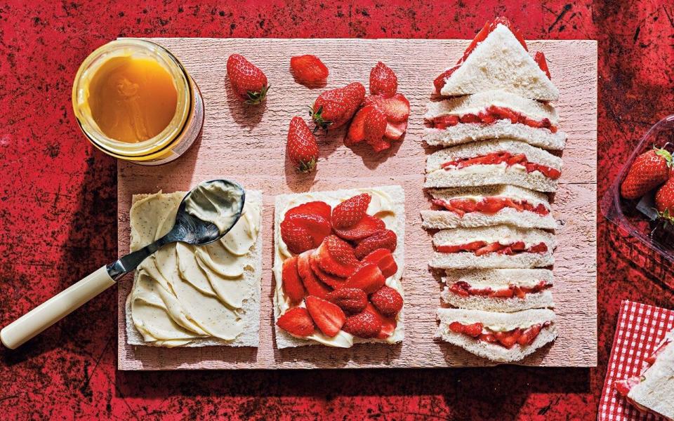 strawberry and lemon sandwiches - Haarala Hamilton