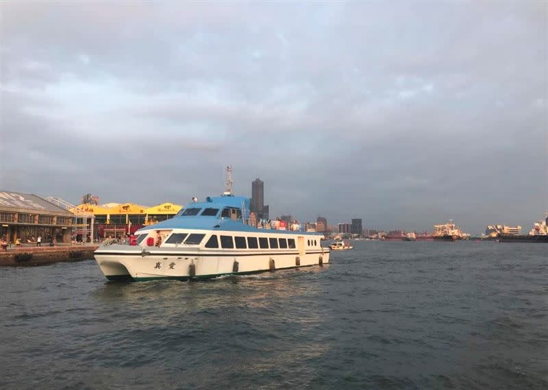 「國旅聯票」可搭配高金棧遊港夕陽線遊船行程，享受港都自然風光。（圖／台灣高鐵公司提供）