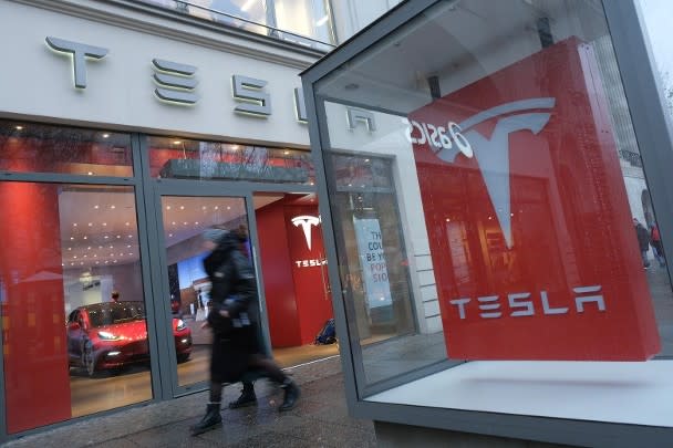 Tesla促美國政府連本帶利退還關稅稅款。（Getty Images圖片）