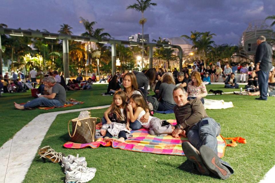 Desde 2011, la sinfónica tiene su sede en el SoundScape Park, diseñado por Frank Gehry, donde se celebran conciertos al aire libre WALLCAST durante toda la temporada. 