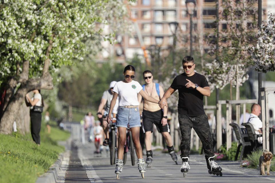 People roller-skating in Russia during the ongoing COVID-19 coronavirus pandemic. Source: Getty Images