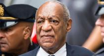 Im letzten Jahrzehnt ging es für Bill Cosby nur abwärts. Er wurde 2018 als Sexualstraftäter verhaftet. Die ersten Anschuldigungen gegen ihn wurden 2005 laut und 2014 hatten sich bereits über 40 Frauen gemeldet und den Schauspieler des Missbrauchs beschuldigt. In einem Aufnahmeverfahren 2018 wurde Cosby wegen sexueller Handlungen ohne Zustimmung, der Penetration während das Opfer nicht bei Bewusstsein war und des Missbrauchs nach durch ihn verabreichte Drogen von einer Jury schuldig gesprochen. Er wurde zu einer Gefängnisstrafe zwischen 3 und 10 Jahren verurteilt. Foto: Getty Images