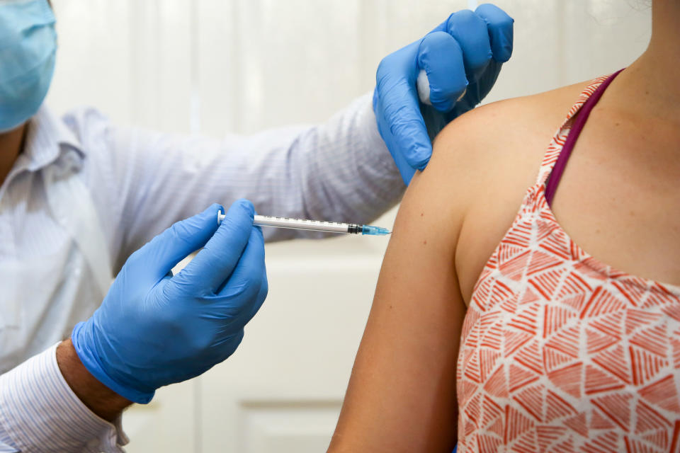 LONDON, UNITED KINGDOM - 2021/07/20: NHS health worker administers Pfizer/ BioNTec Covid-19 vaccine to a member of public at a vaccination centre in London. (Photo by Dinendra Haria/SOPA Images/LightRocket via Getty Images)