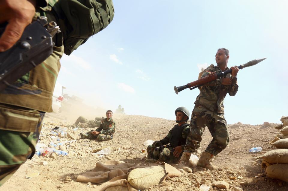 Kurdish "peshmerga" troops take part in an intensive security deployment against Islamic State militants, on the outskirts of the province of Nineveh, August 6, 2014. Islamic State militants extended their gains in northern Iraq on Thursday, seizing three more towns and gaining a foothold near the Kurdish region, witnesses said. The advance came after the Sunni militants inflicted a humiliating defeat on Kurdish forces in a weekend sweep in the north. The Islamic State, which has declared a caliphate in parts of Iraq and Syria it controls, clashed with Kurdish forces on Wednesday in the town of Makhmur near Arbil, the capital of the Kurdish semi-autonomous zone. Picture taken August 6, 2014. REUTERS/Stringer (IRAQ - Tags: CIVIL UNREST POLITICS CONFLICT MILITARY TPX IMAGES OF THE DAY)