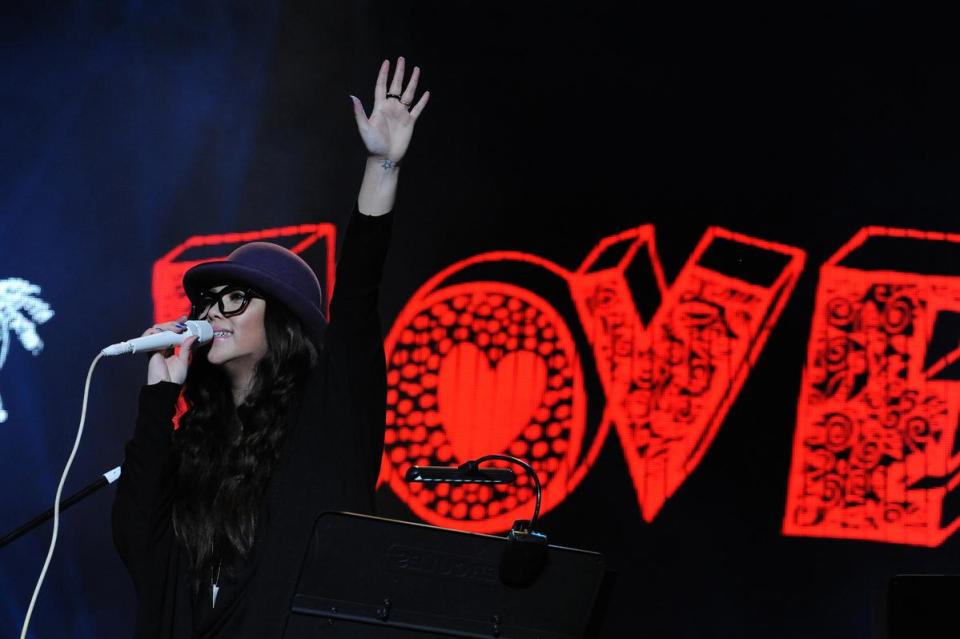 張惠妹曾於2013年在華山大草原舉辦「愛是唯一」演唱會，被譽為同志教母。