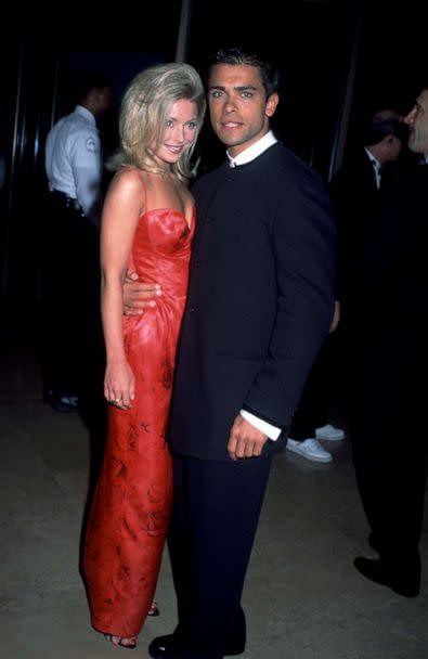 PHOTO: Actress Kelly Ripa and actor Mark Consuelos arrive at the Soap Opera Digest Awards in Los Angeles, Feb. 14, 1996. (Barry King/Getty Images)