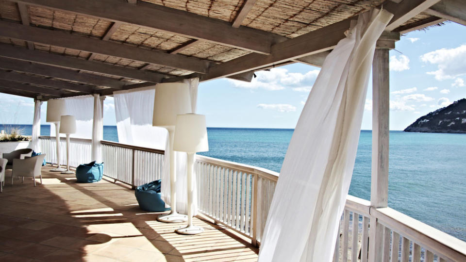 Blick von der Veranda des Cap Vermähl Beach Hotel auf den Strand von Canyamel