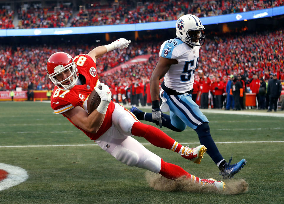 <p>Tight end Travis Kelce #87 of the Kansas City Chiefs catches a pass in the endzone for a touchdown as inside linebacker Avery Williamson #54 of the Tennessee Titans defends during the 1st quarter of the AFC Wild Card Playoff game at Arrowhead Stadium on January 6, 2018 in Kansas City, Missouri. (Photo by Jamie Squire/Getty Images) </p>