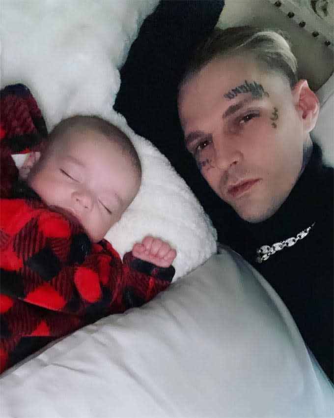 Aaron Carter y su hijo