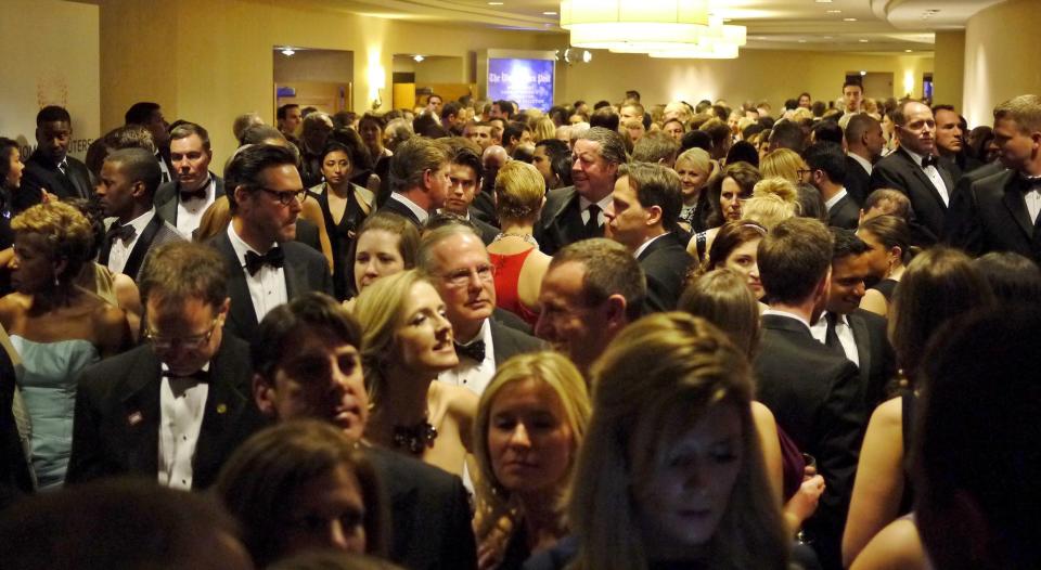 People crowd into the hallways as they leave their pre-parties to go to the ballroom for the White House Correspondents' Association dinner in Washington April 25, 2015.