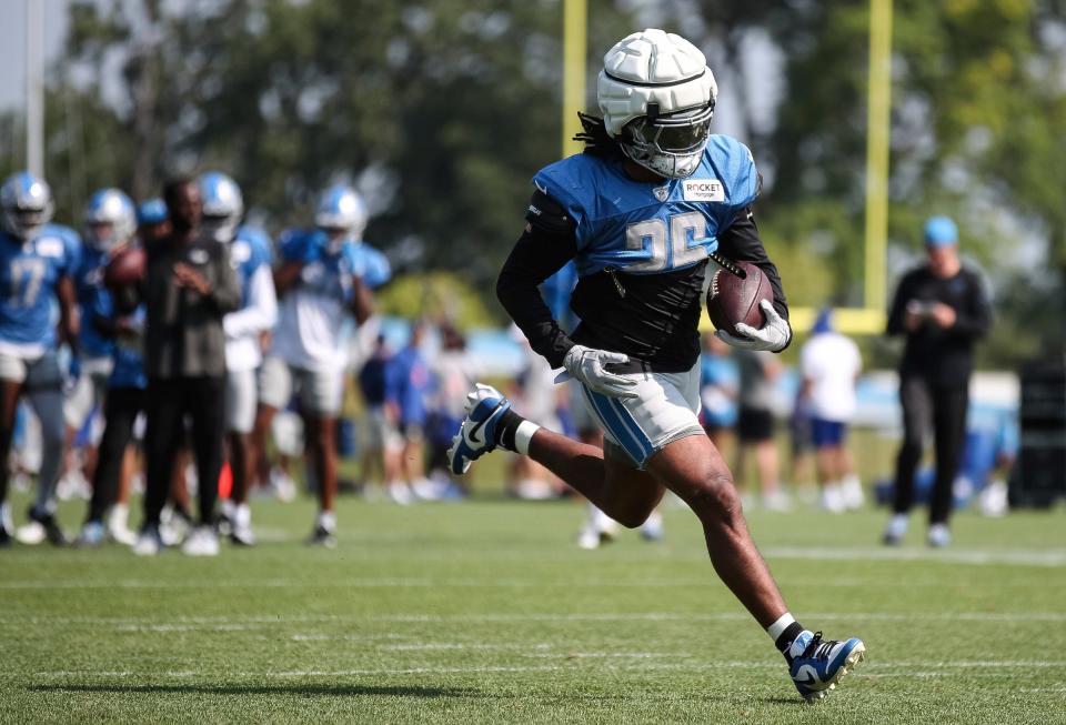 Detroit Lions running back Jahmyr Gibbs runs a drill during the joint practice with New York Giants at Detroit Lions headquarters and training facility in Allen Park on Wednesday, August 9, 2023.