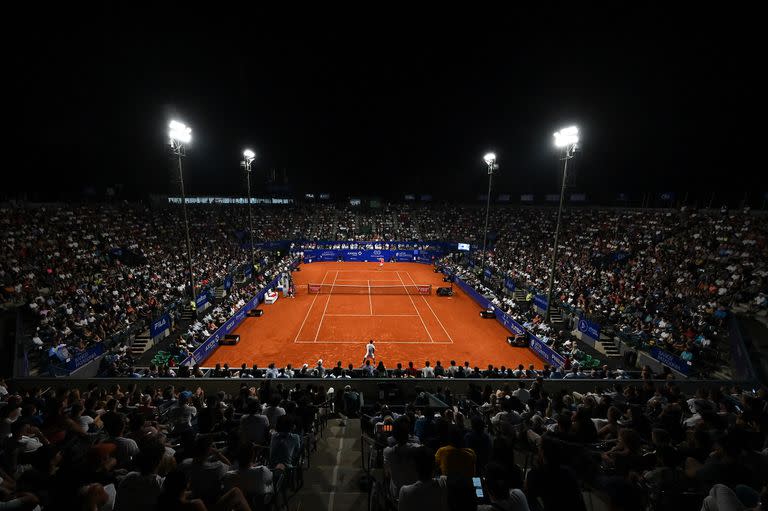 Cinco mil personas poblaron el court central del BALTC para ver el debut de Carlitos Alcaraz. 