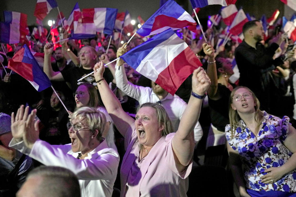 Des supporteurs du Rassemblement national laissent exploser leur joie lors de l'annonce des résultats des législatives le 30 juin 2024 à Hénin-Beaumont.  - Credit:Thibault Camus/AP/SIPA 